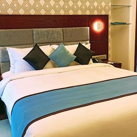 Nascent Gardenia Luxury Suites Дака Екстериор снимка