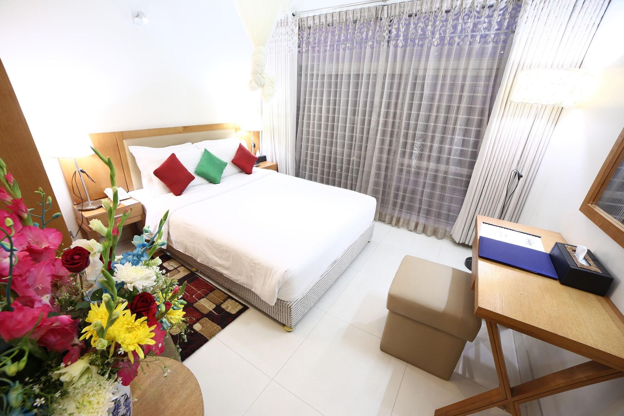 Nascent Gardenia Luxury Suites Дака Екстериор снимка