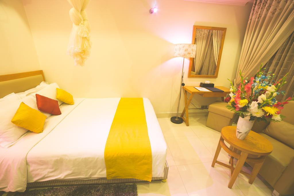 Nascent Gardenia Luxury Suites Дака Екстериор снимка
